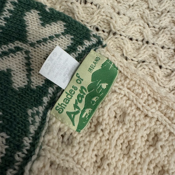 Shades of Aran Knit Merino Wool Christmas Blanket in Cream and Shamrock - Picture 4 of 7
